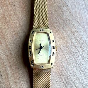 Rare vintage Timex Electric ladies rectangular gold tone watch NEW BATTERY